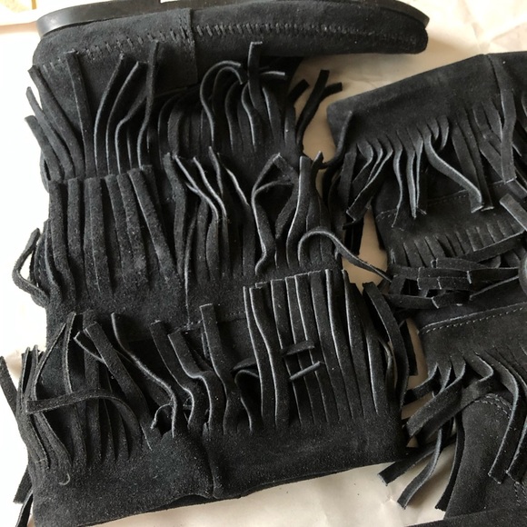 Minnetonka Three Layer Fringe Boot - Picture 2 of 6
